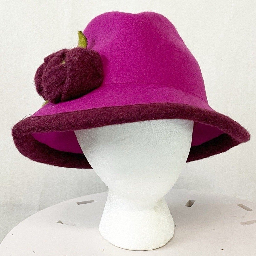 Vintage 90s Soprattutto Italy 100% Wool Felt Rosette Cloche Hat Magenta